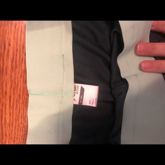 Old Navy Women’s ActiveWear Shorts - Picture 2 of 2